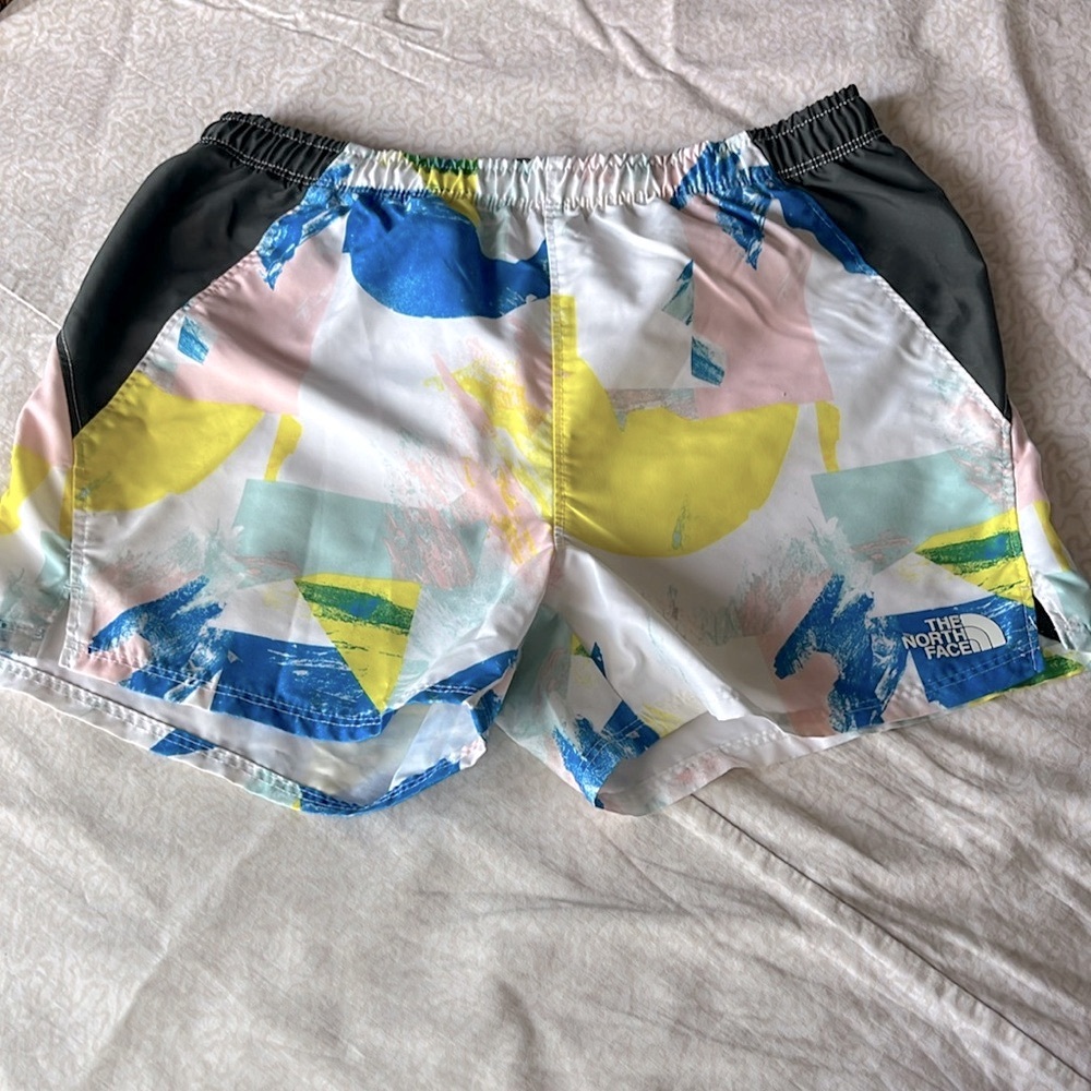 The North Face girls Flash Dry athletic shorts in size large 14-16